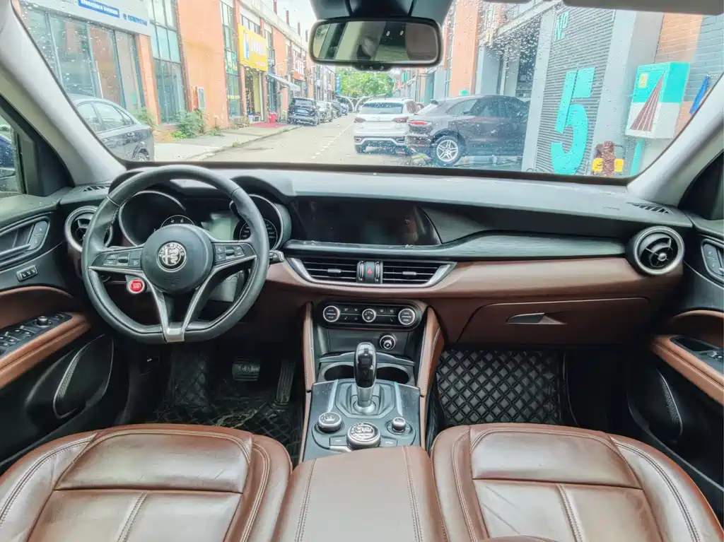 Alfa Romeo Stelvio 2018 — фото 9