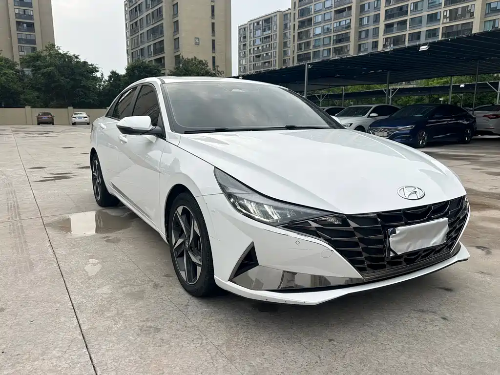 Hyundai Elantra 2023 — фото 3
