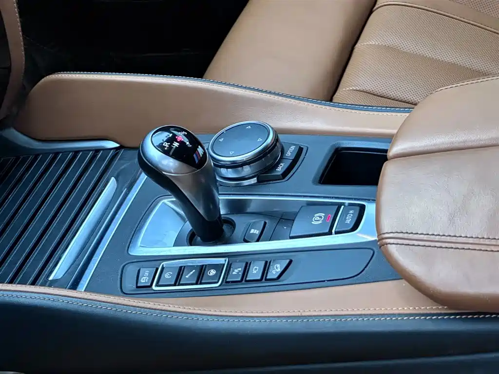 BMW X6 M 2017 — фото 10