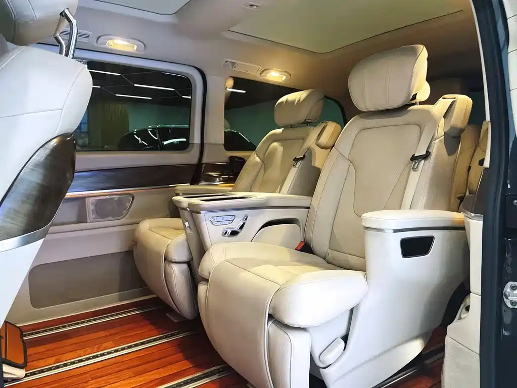 Mercedes-Benz V-Class 2021 — фото 10