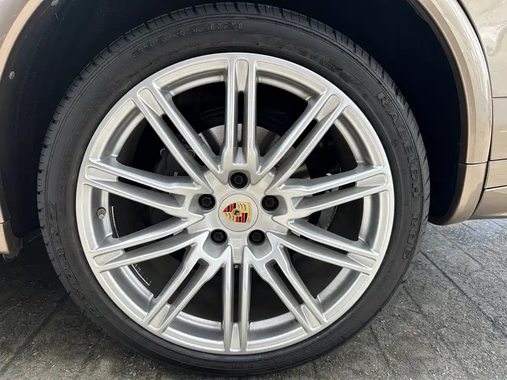 Porsche Cayenne 2017 — фото 13