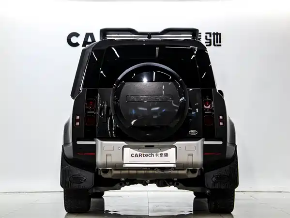 Land Rover Defender 2025