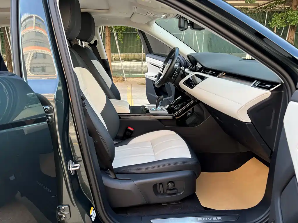 Land Rover Evoque 2023 — фото 6