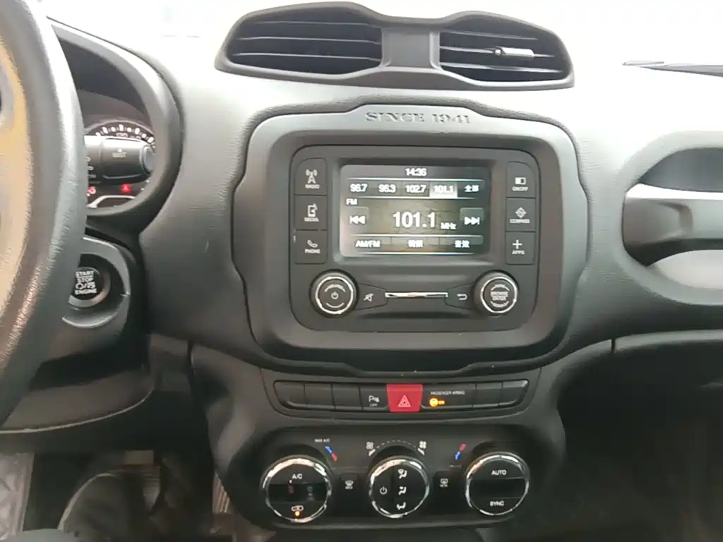 Jeep Renegade 2017 — фото 13