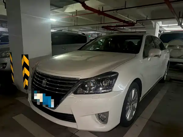 Toyota Crown 2014