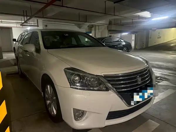 Toyota Crown 2014