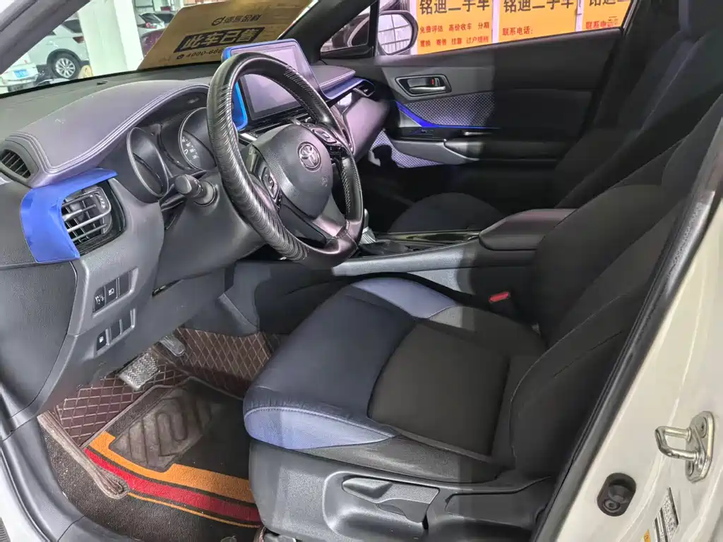 Toyota C-HR 2019 — фото 8
