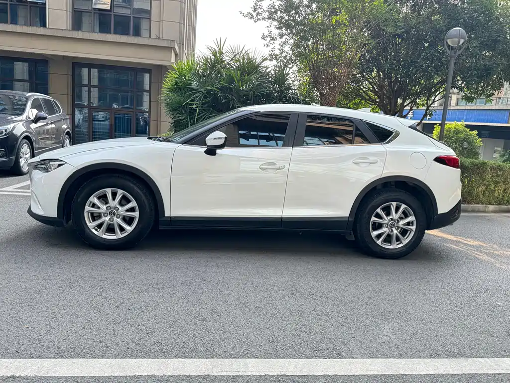 Mazda CX-4 2017 — фото 4