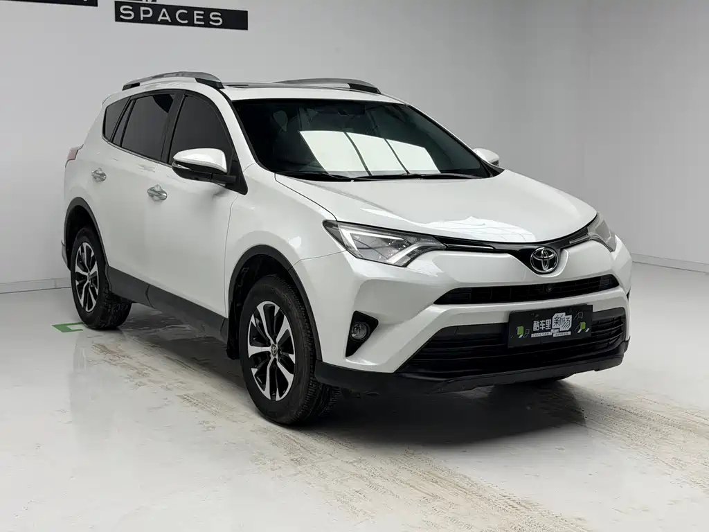 Toyota RAV4 2018 — фото 3