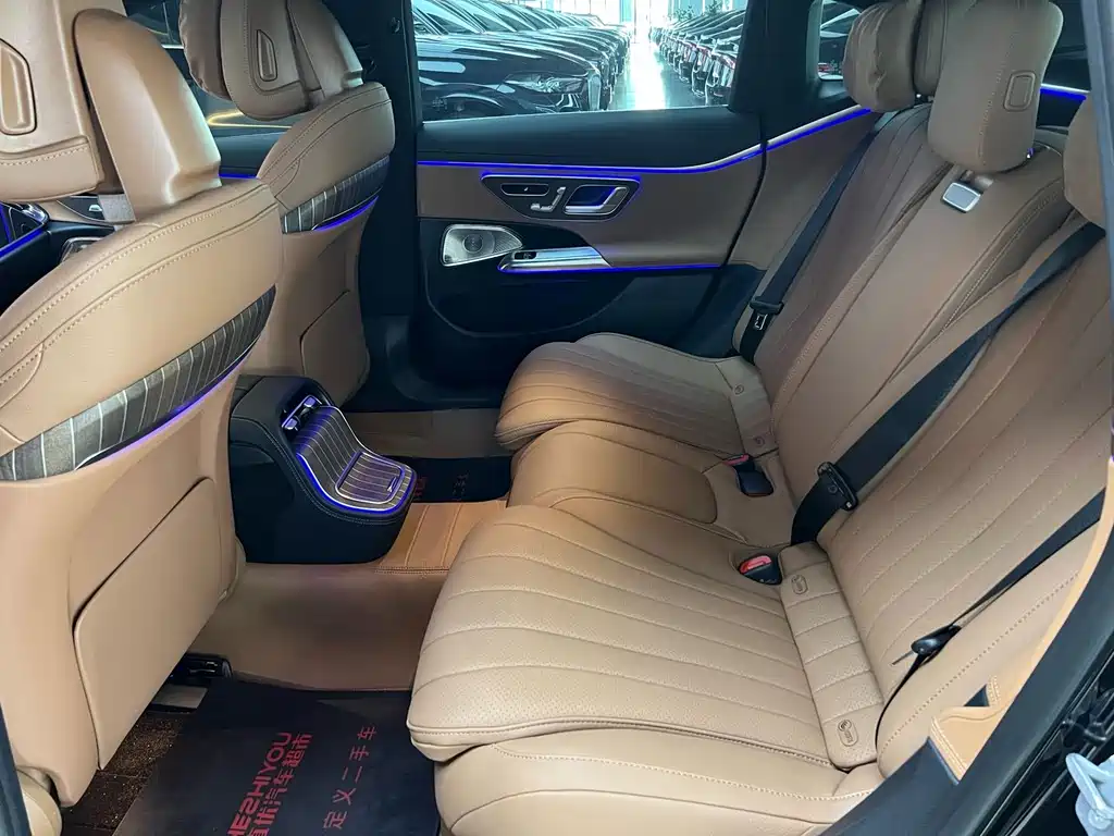 Mercedes-Benz E-Class 2025 — фото 10