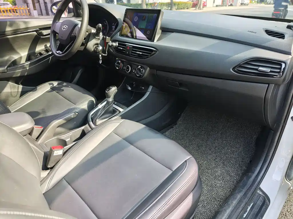 Hyundai Elantra 2020 — фото 15
