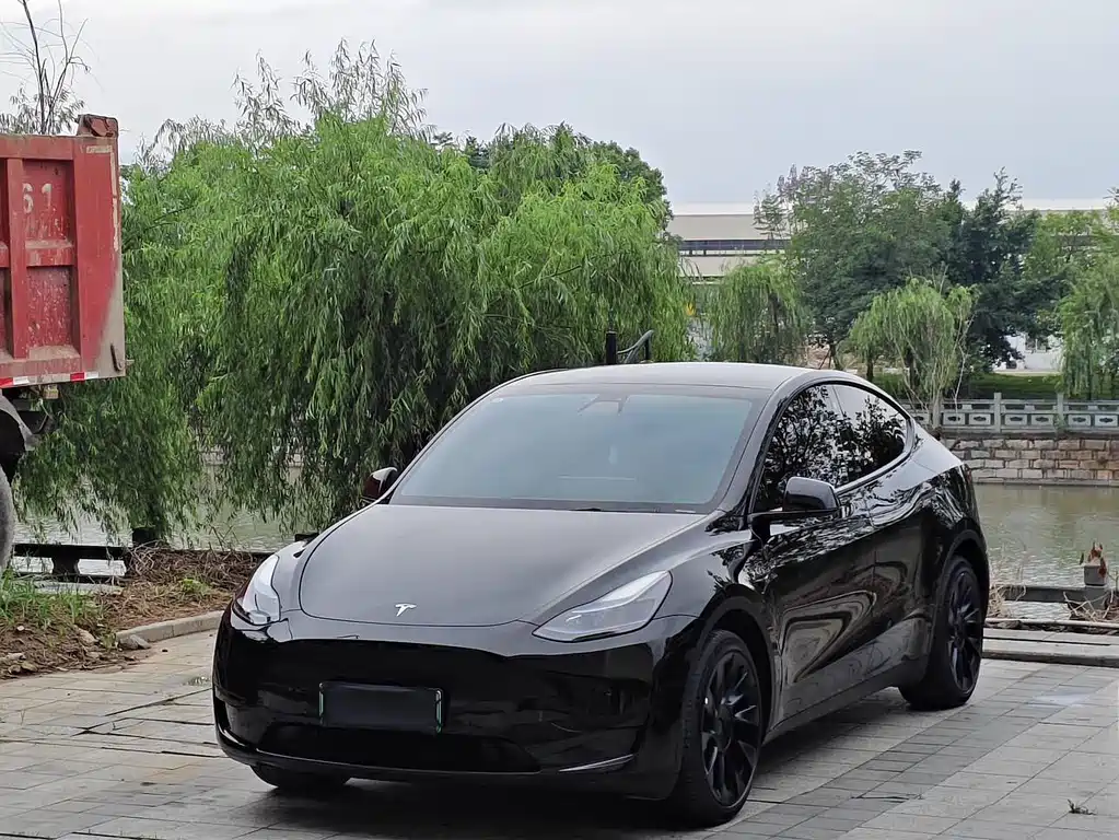 Tesla Model Y 2023