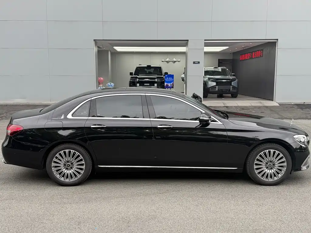 Mercedes-Benz E-Class 2024