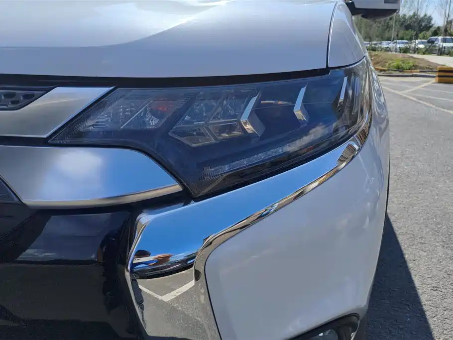 Mitsubishi Outlander 2021