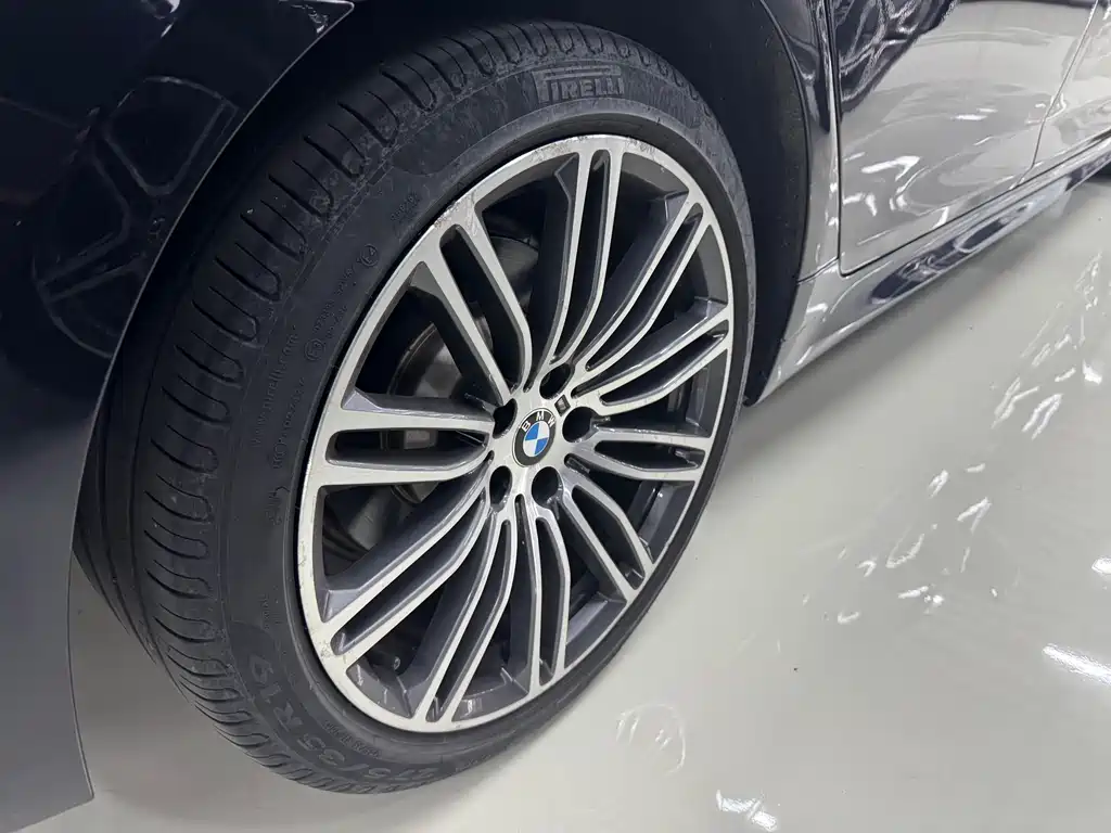 BMW 5 Series 2018 — фото 20