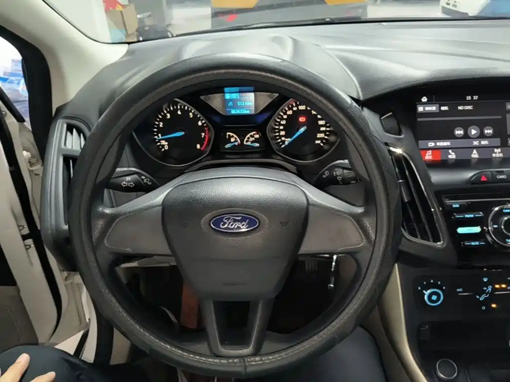 Ford Focus 2017 — фото 11