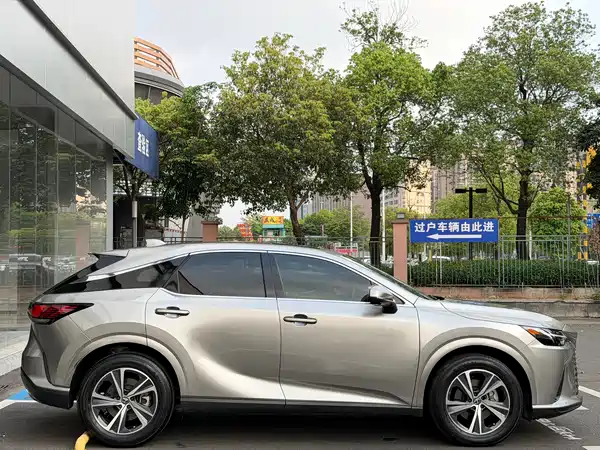 Lexus RX 2023