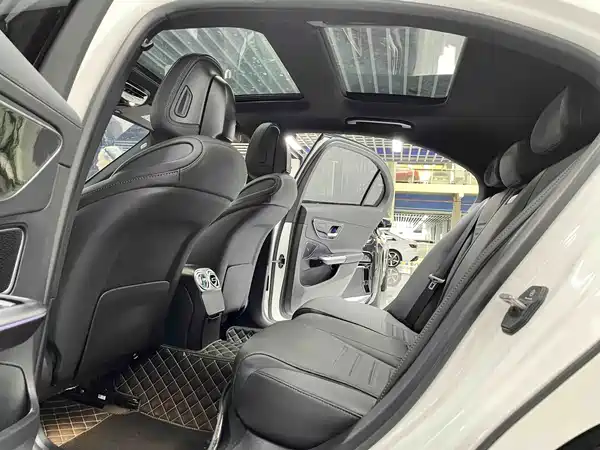Mercedes-Benz C-Class 2024