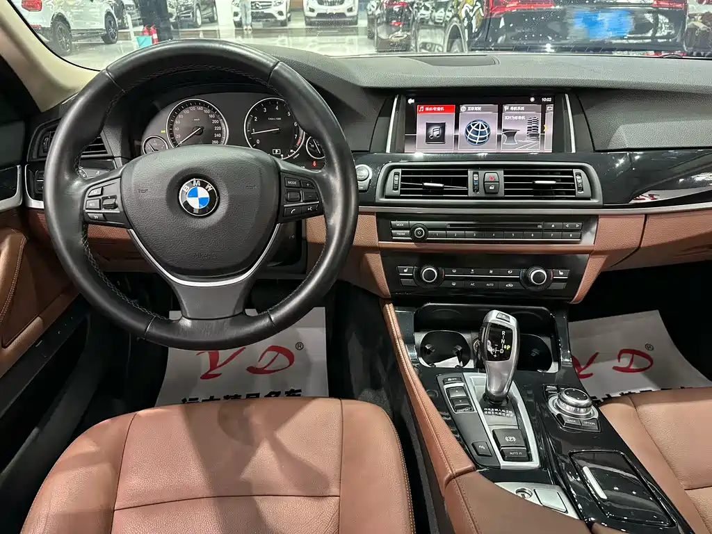 BMW 5 Series 2017 — фото 10