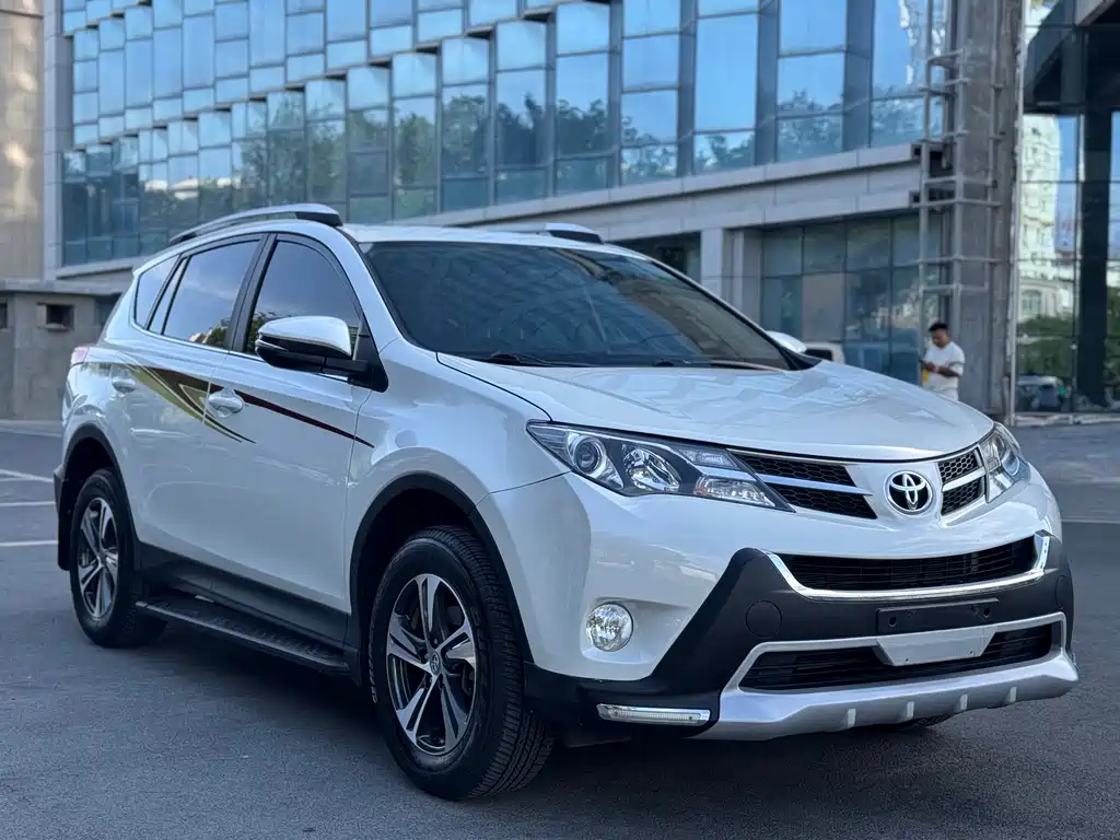 Toyota RAV4 2016 — фото 3
