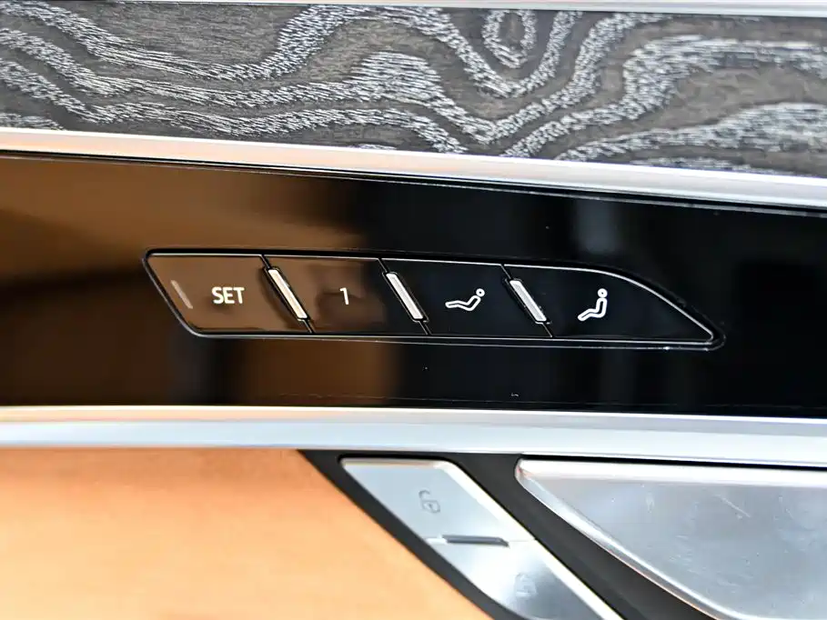Audi A8 2025 — фото 29