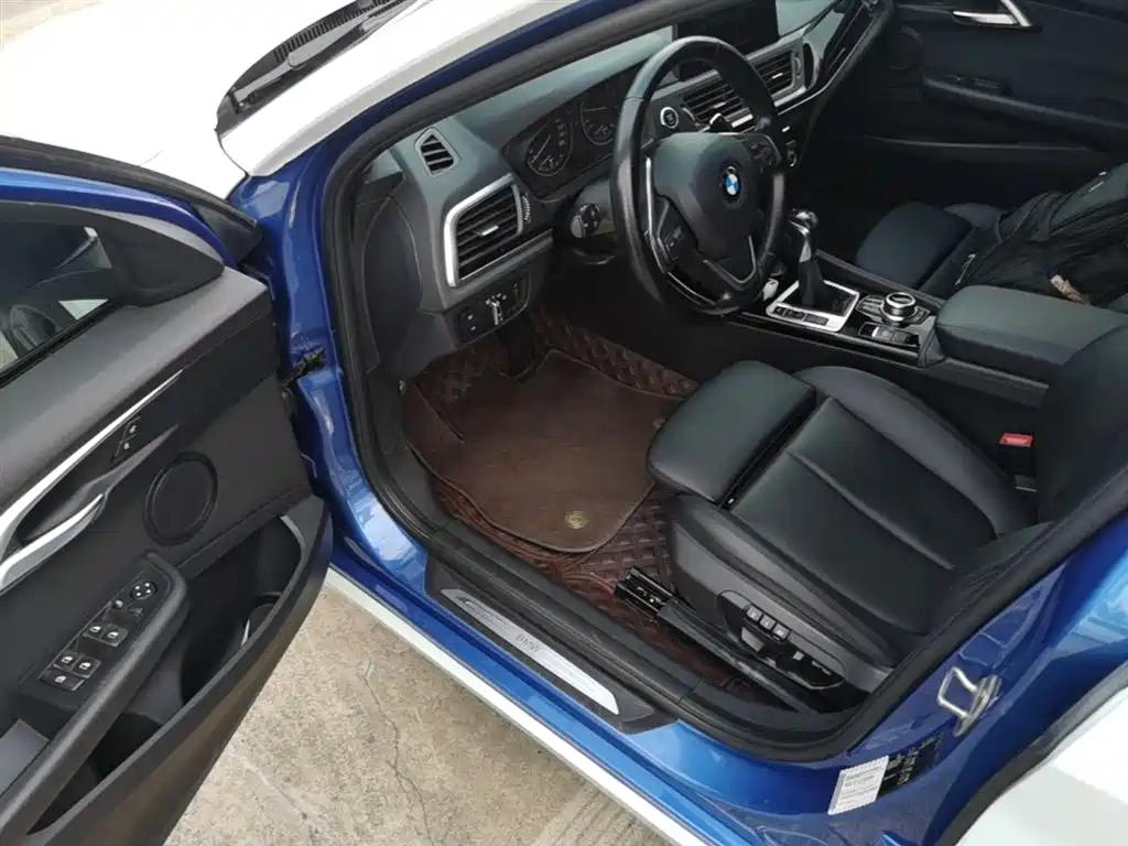 BMW 1 Series 2017 — фото 16