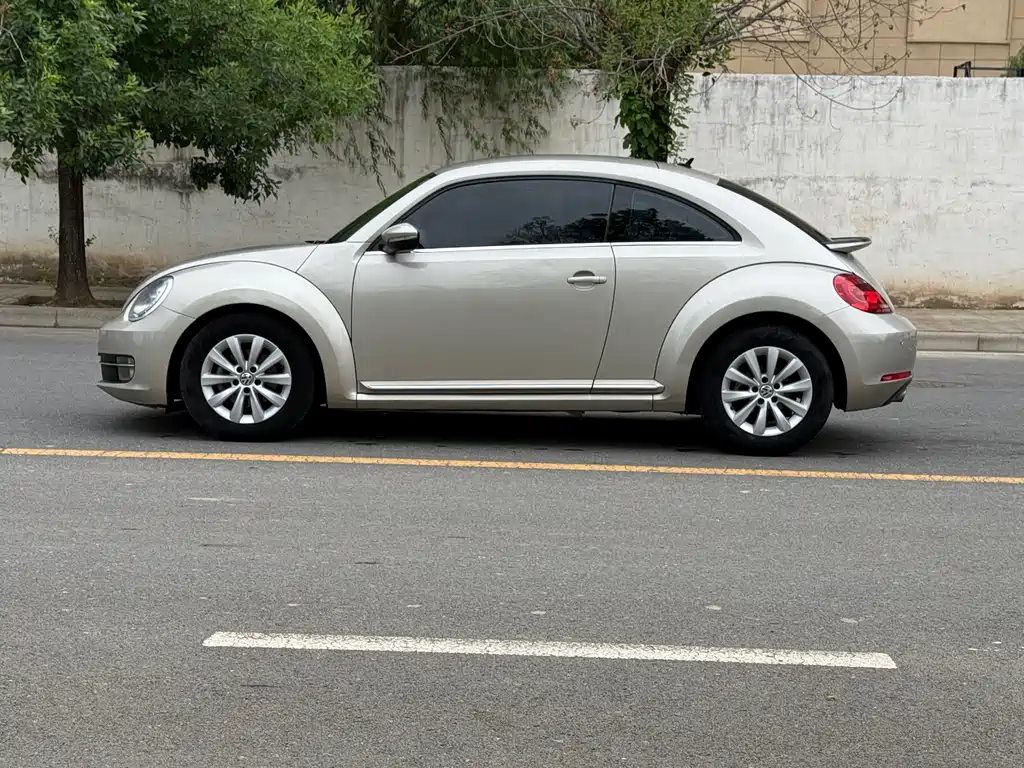 Volkswagen Beetle 2015 — фото 8