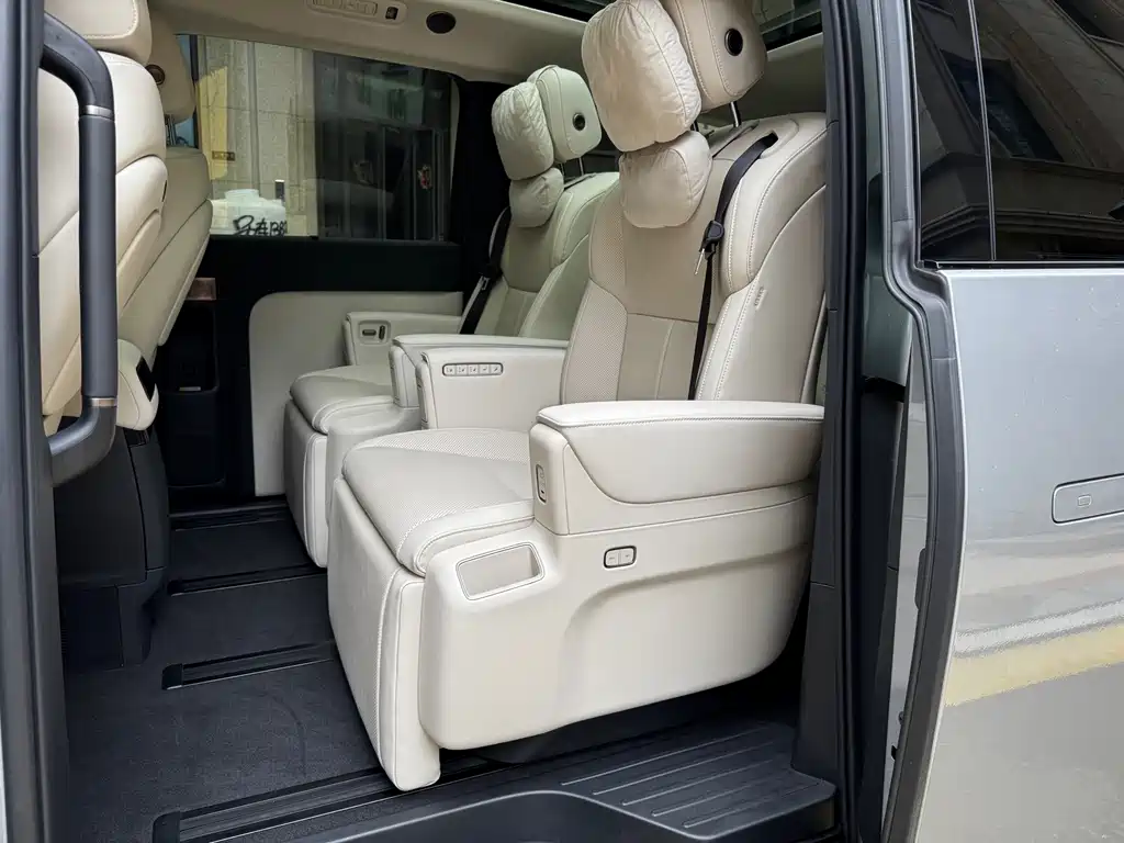 Li Auto Li MEGA 2025