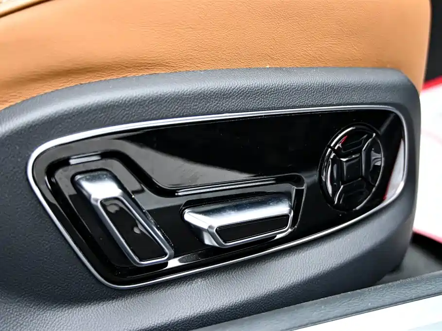 Audi A8 2025 — фото 30