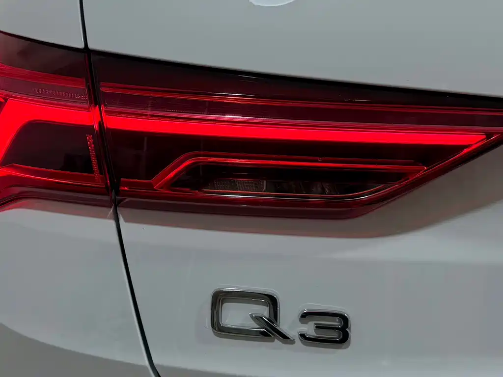 Audi Q3 2023 — фото 23