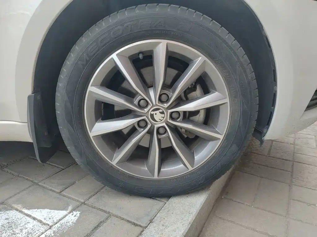 Skoda Octavia 2021 — фото 24