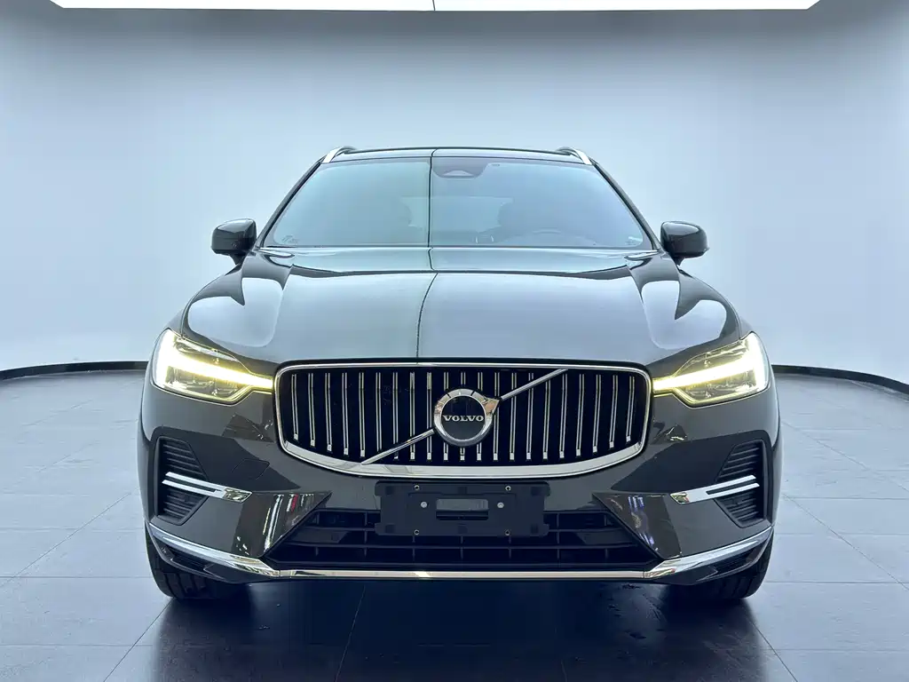 Volvo XC60 2022 — фото 2