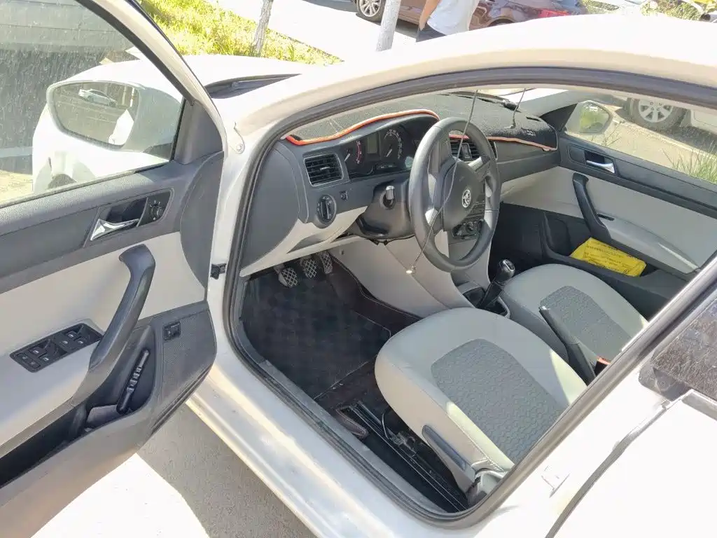 Skoda Rapid 2015 — фото 17