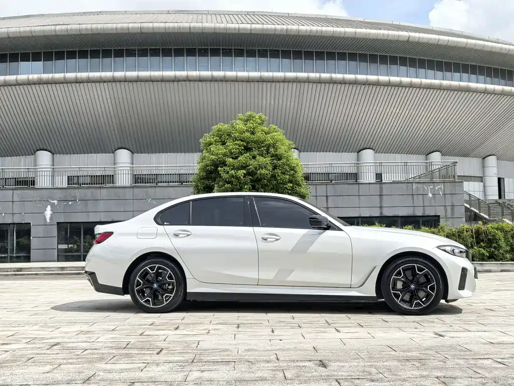 BMW i3 2024
