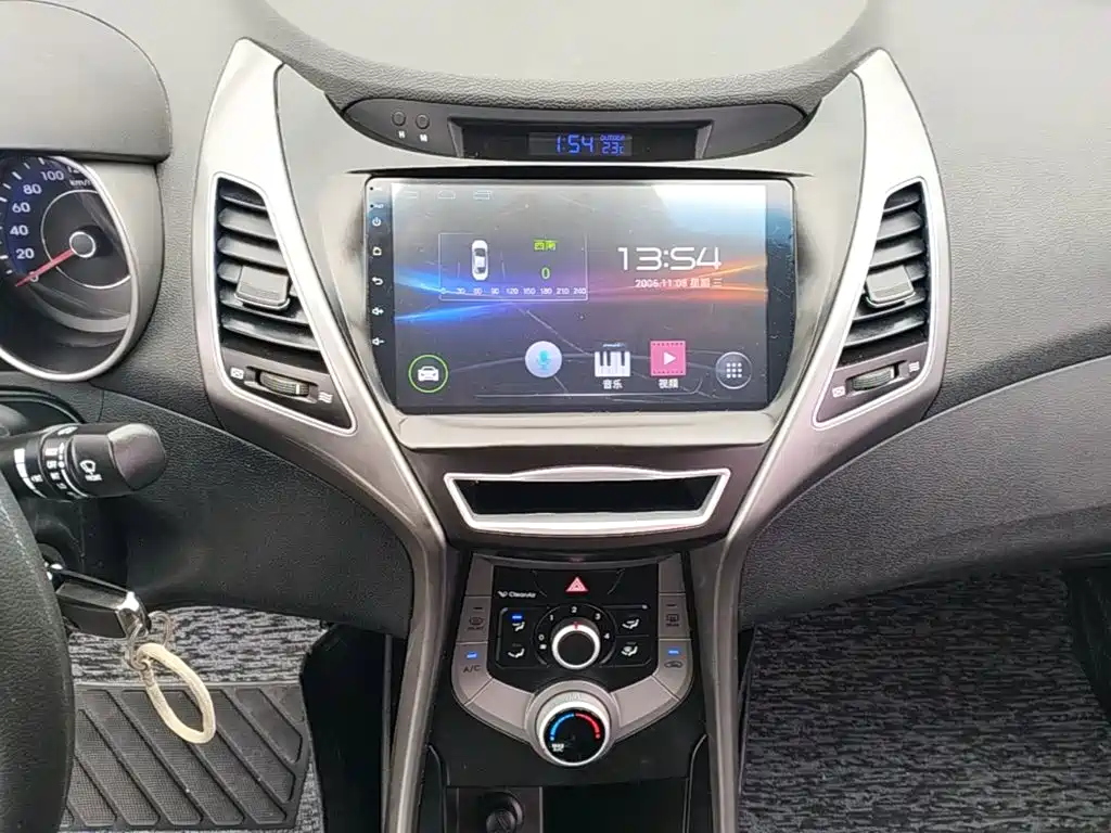 Hyundai Elantra 2017 — фото 13