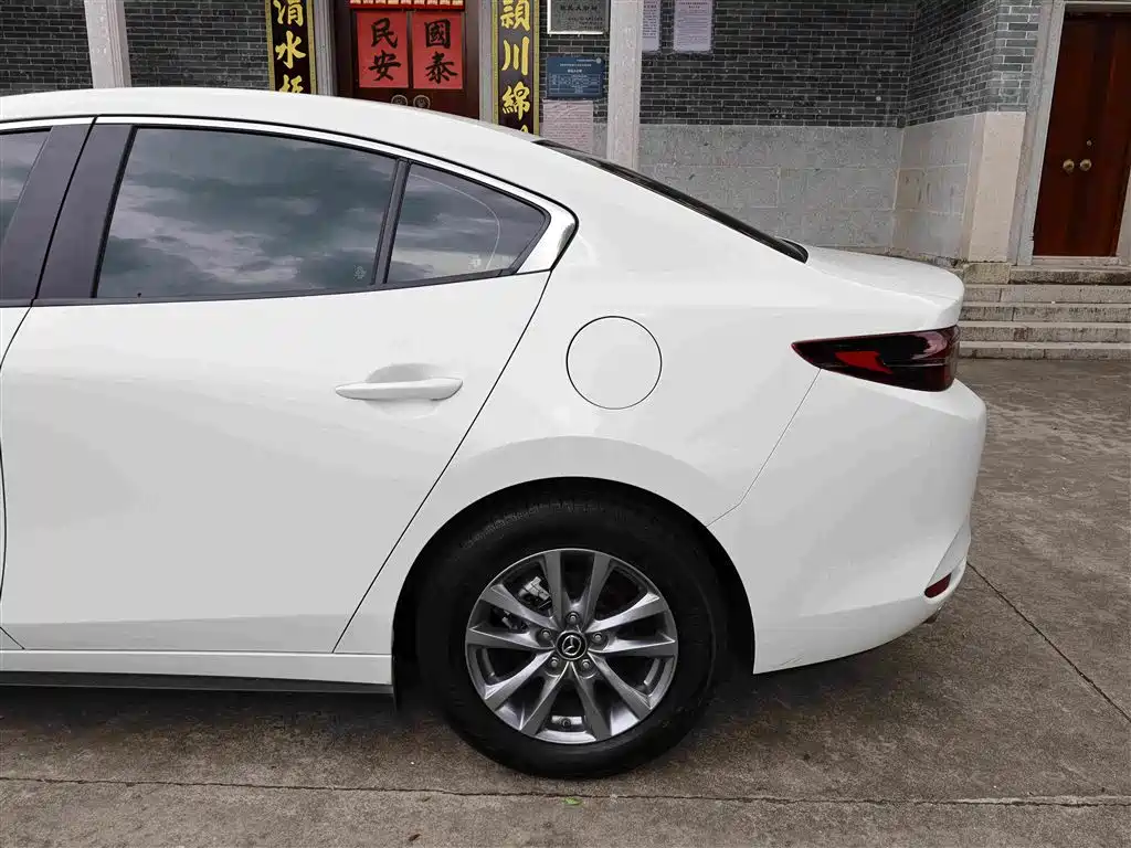 Mazda 3 Axela 2023 — фото 26