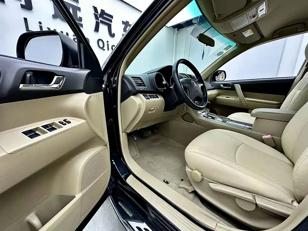 Toyota Highlander 2014 — фото 13