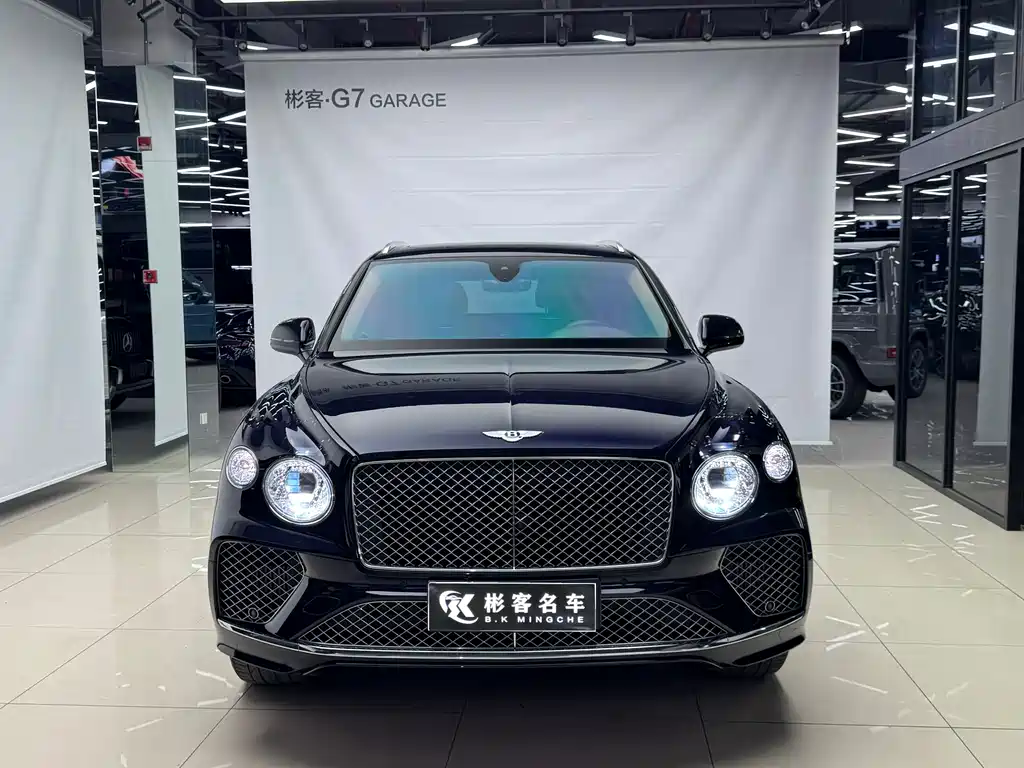 Bentley Bentayga Plug-In Hybrid 2021 — фото 1