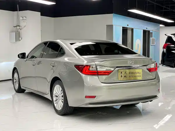 Lexus ES 2017