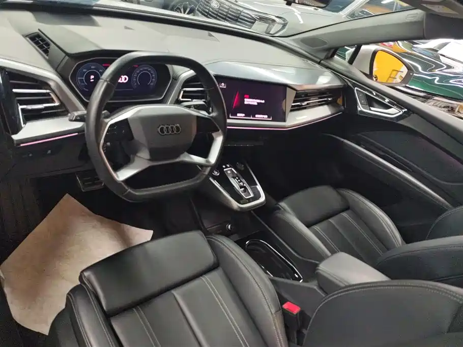 Audi Q4 e-tron 2024 — фото 12