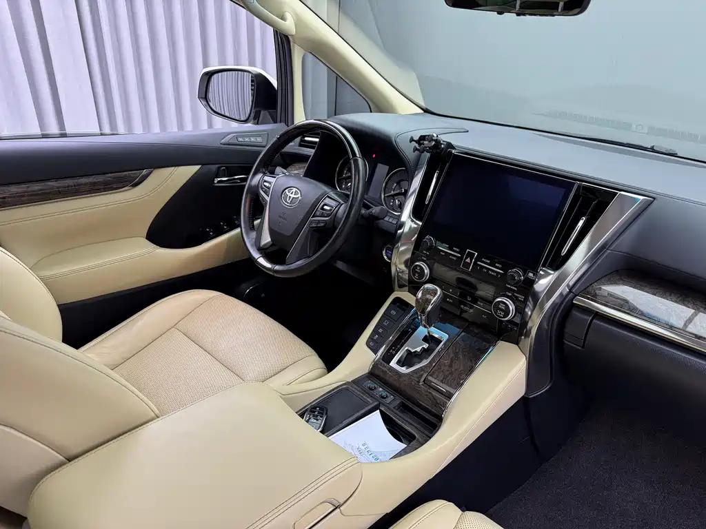Toyota Alphard 2020 — фото 20
