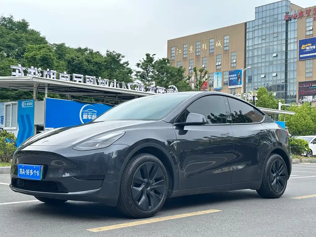 Tesla Model Y 2024 — фото 1