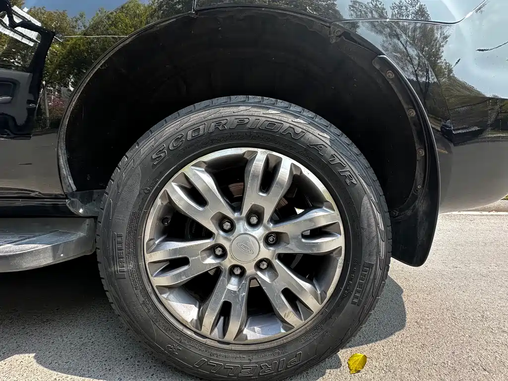 Ford Everest 2019 — фото 15
