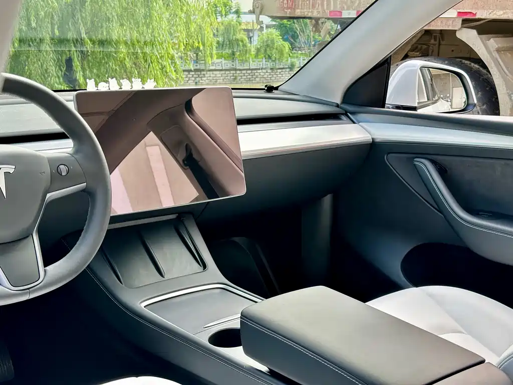 Tesla Model Y 2023 — фото 17