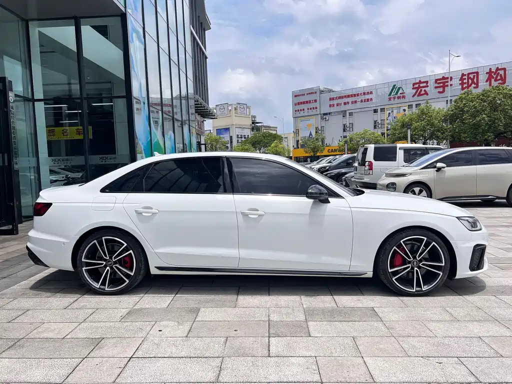 Audi A4L 2023