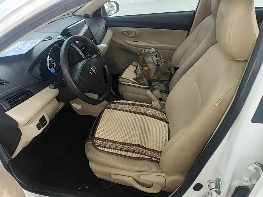 Toyota Vios 2015 — фото 15