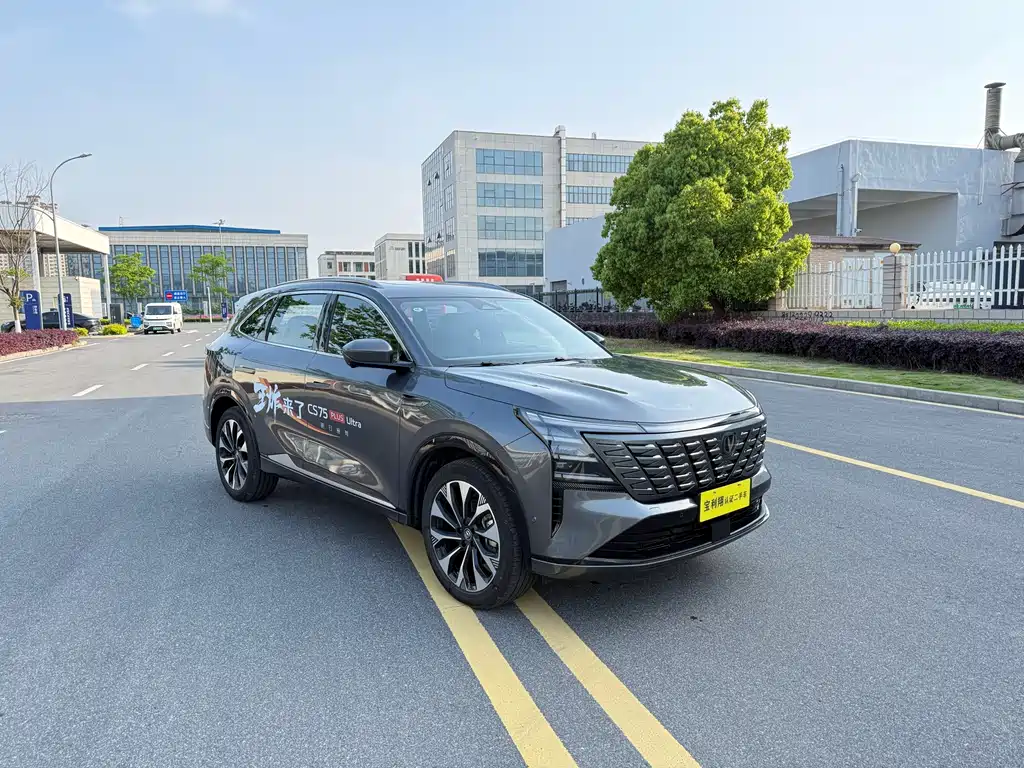Changan CS75 PLUS 2025 — фото 1