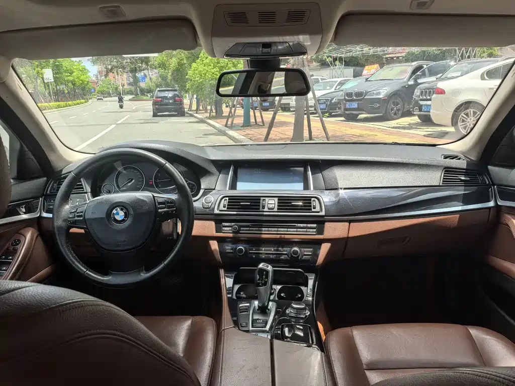 BMW 5 Series 2015 — фото 9