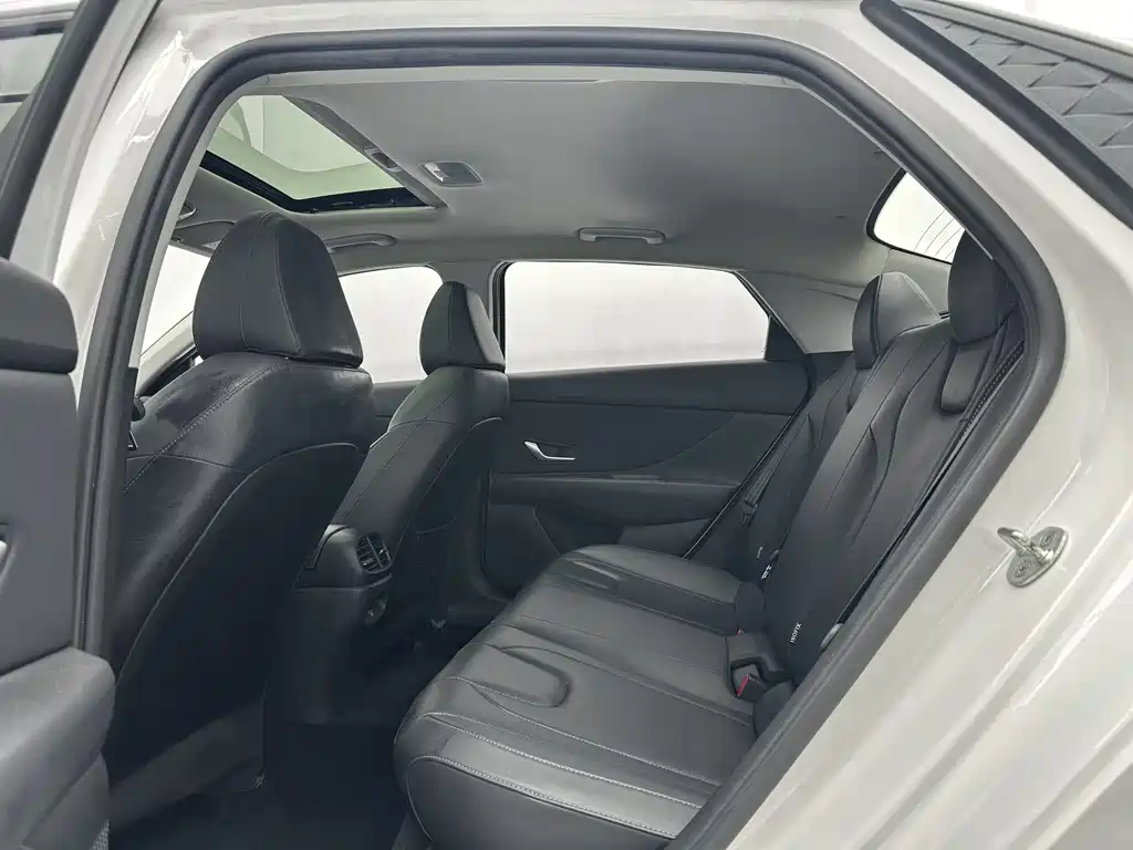 Hyundai Elantra 2023
