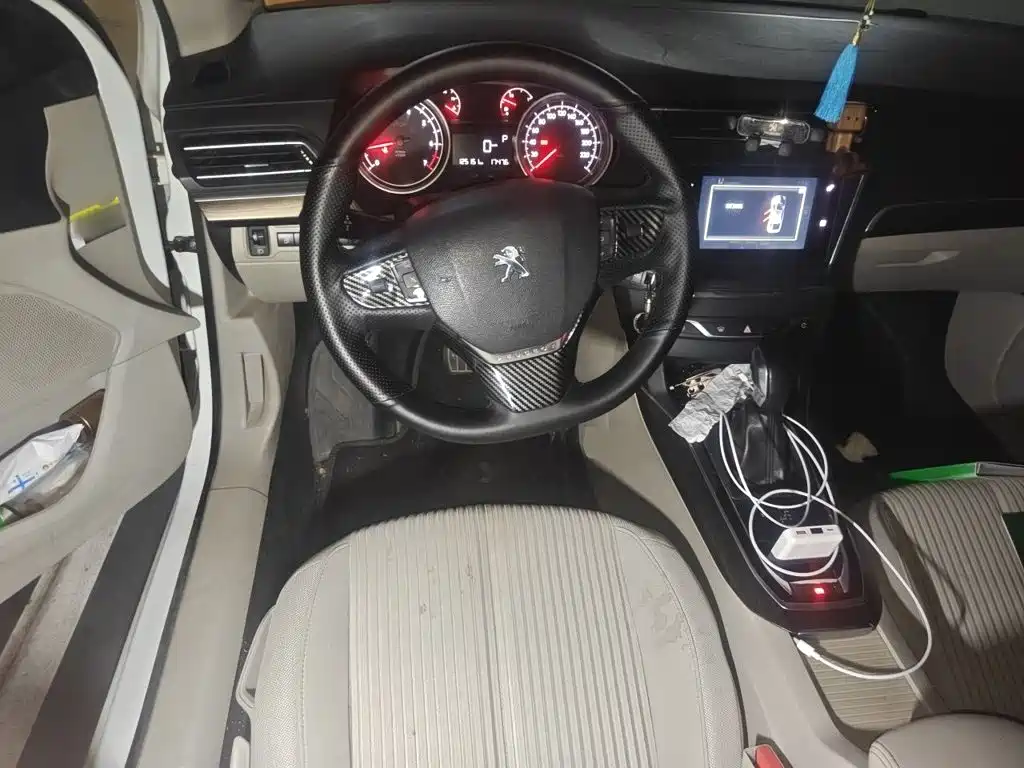 Peugeot 408 2015 — фото 11